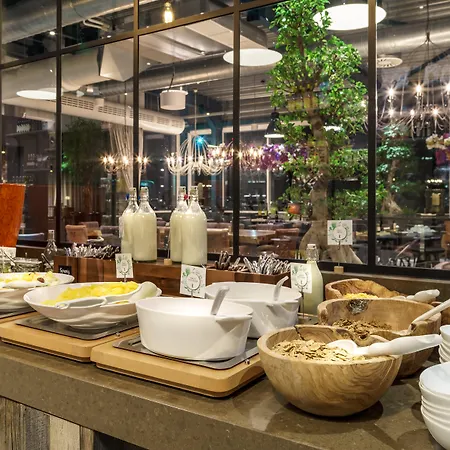 Hotel Brussels Airport By Ihg 4*