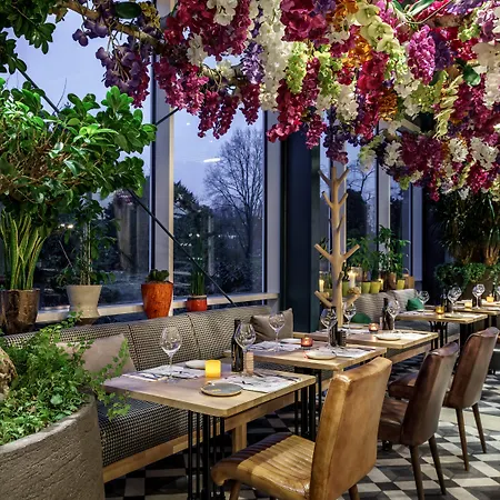 Hotel Brussels Airport By Ihg 4*